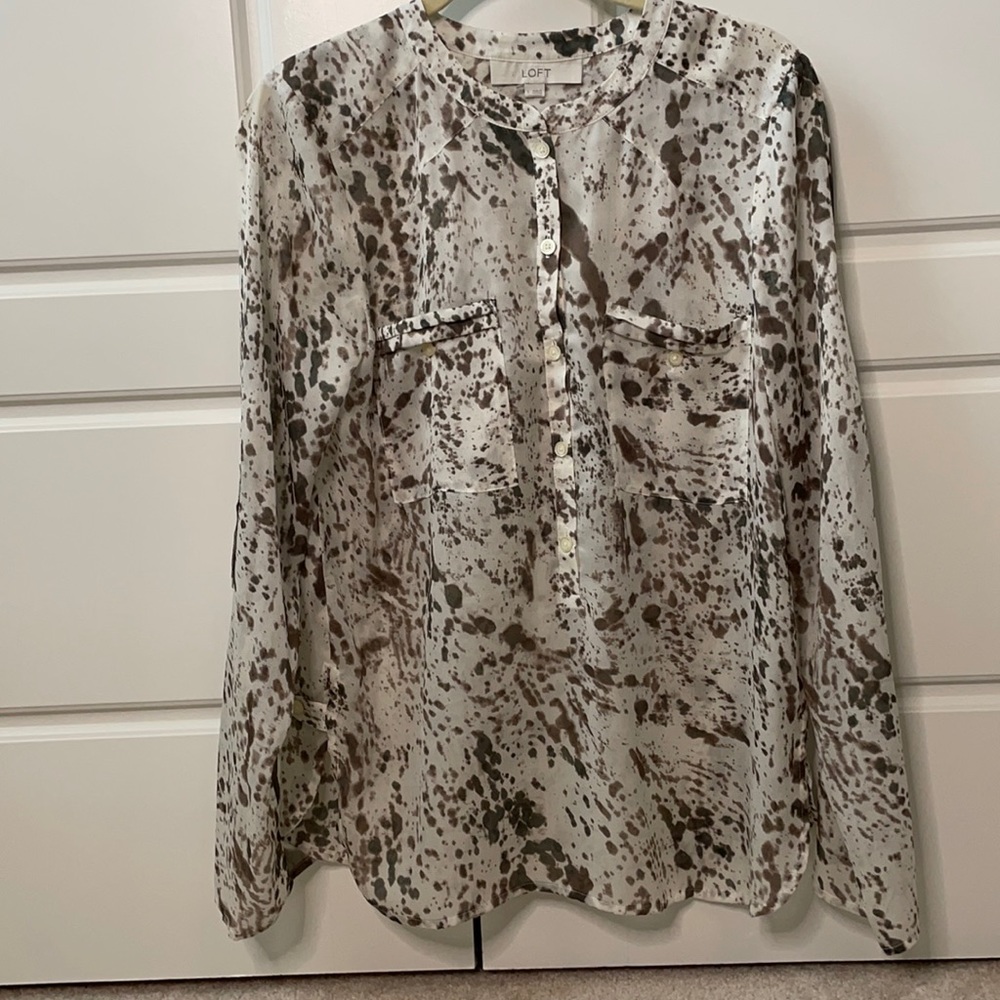 Loft long sleeve small printed pocket blouse